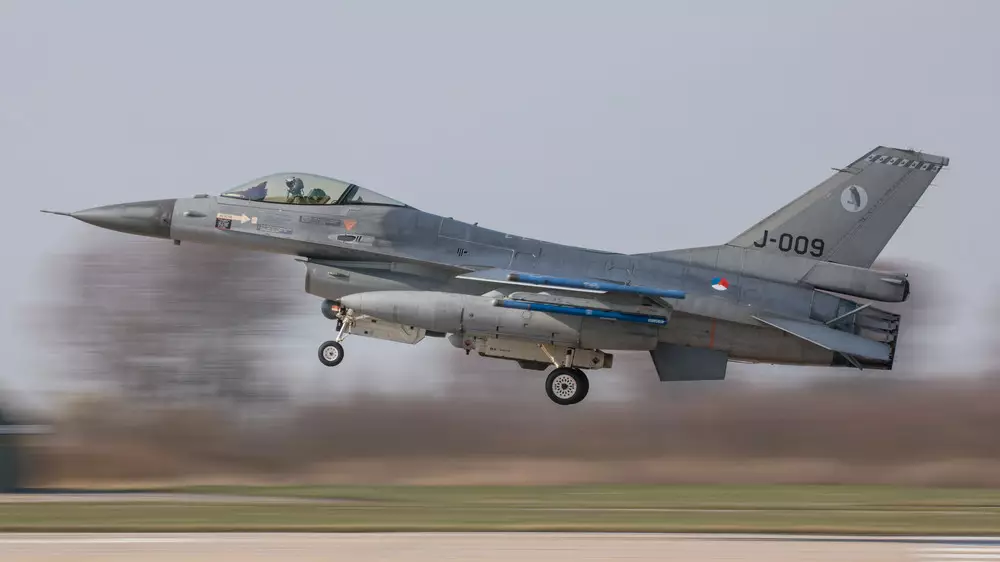 Нидерланды разрешили Украине применять их истребители F-16 для ударов по России