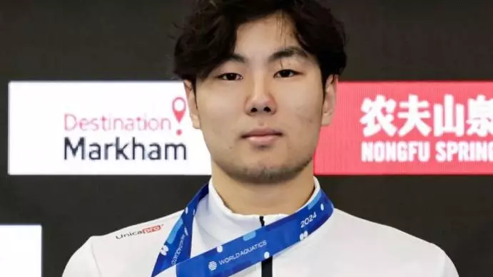 Казахстанец завоевал золото на этапе Кубка мира по художественному плаванию
