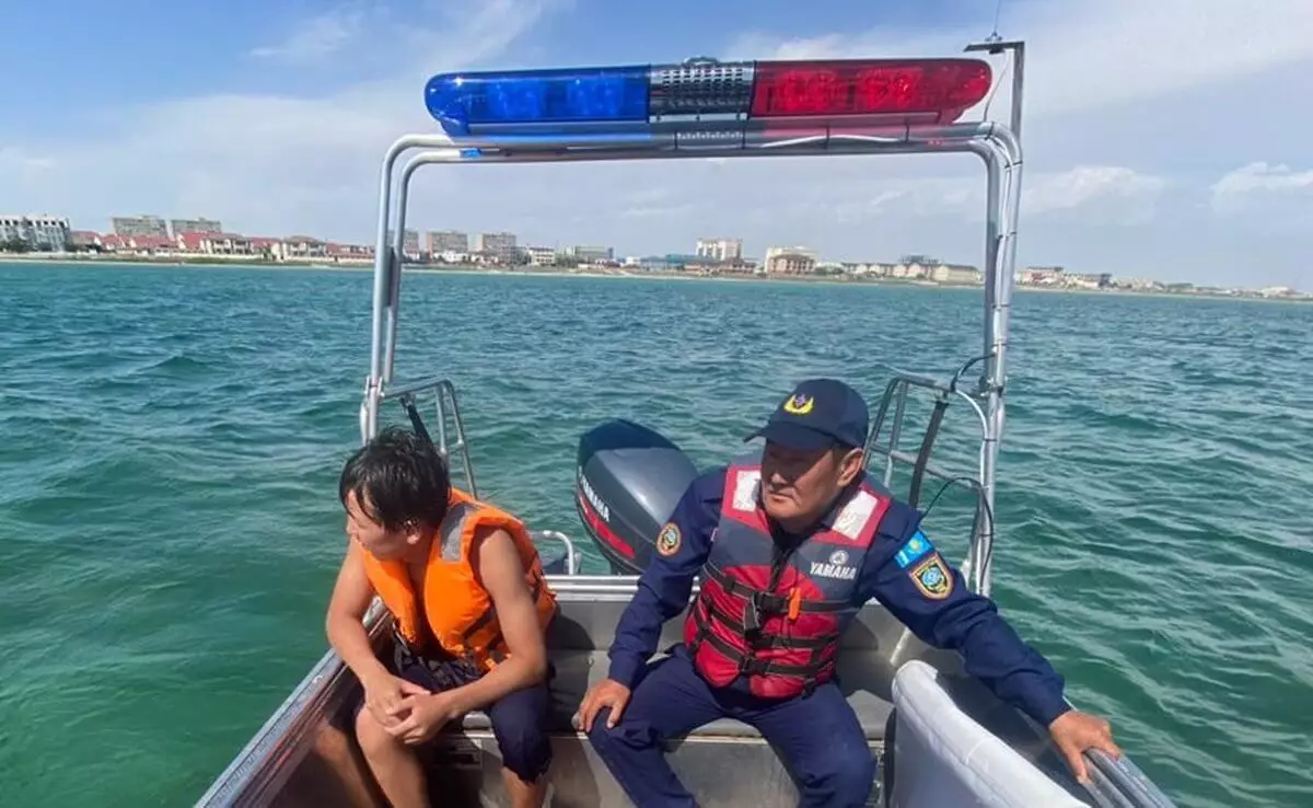 19-летнего парня унесло в открытое море в Актау