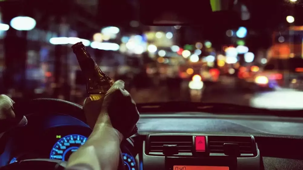 Садиться за руль после употребления алкоголя: когда это безопасно?
