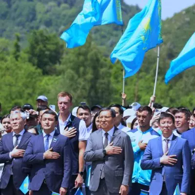 День государственных символов: в Алматы прошла церемония поднятия государственного флага