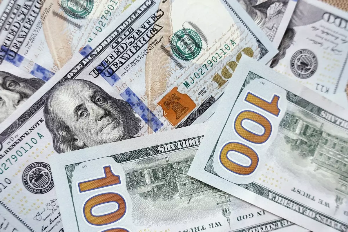 Не сворачивая с курса: что происходит с долларом в Казахстане 