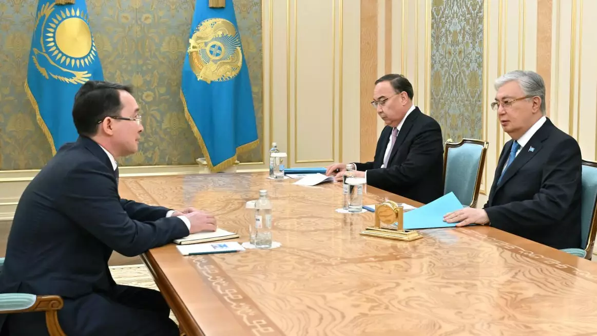 Токаев принял вновь назначенного посла Казахстана в Беларуси