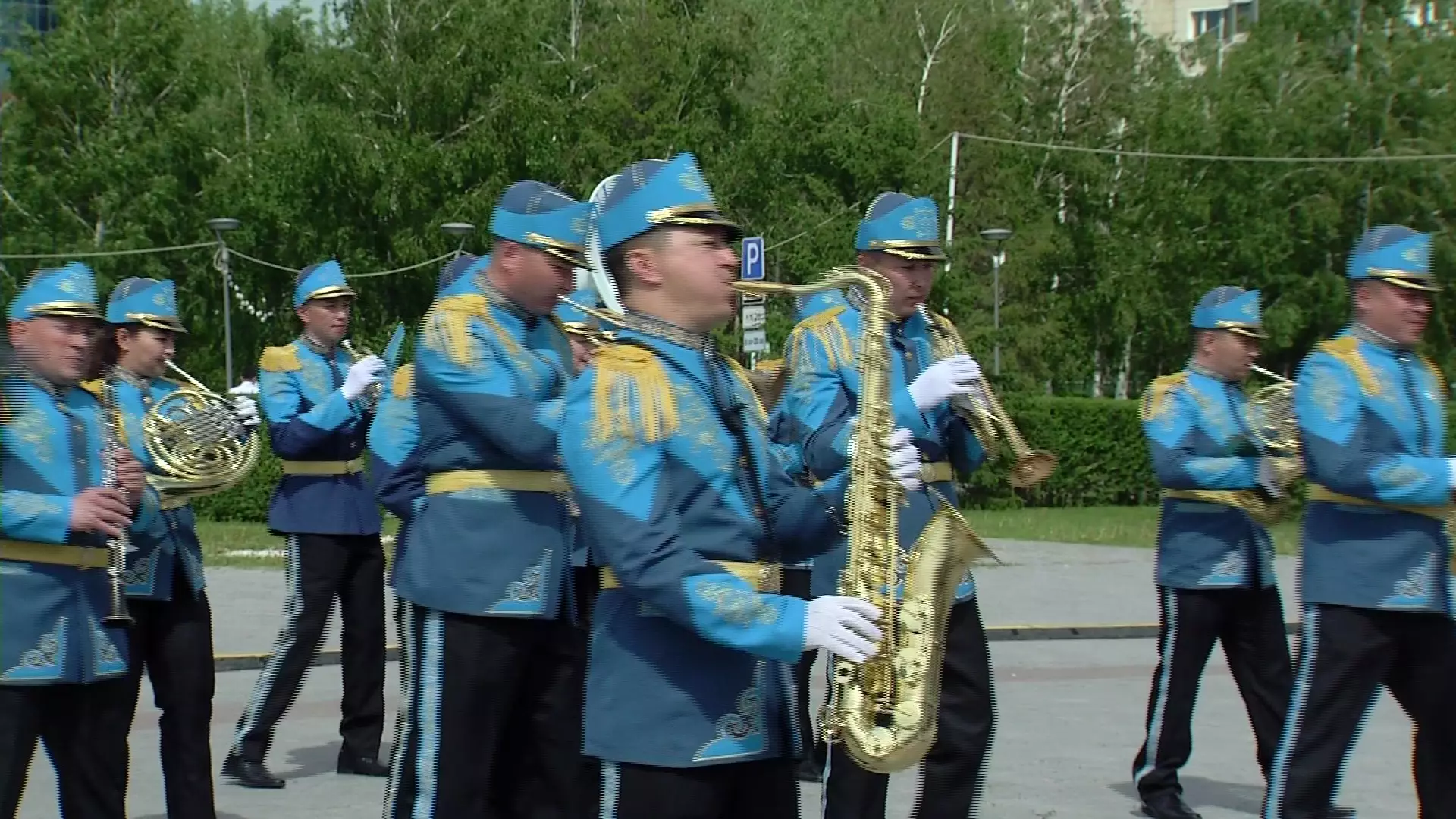 Военно-музыкальный парад прошел в столице