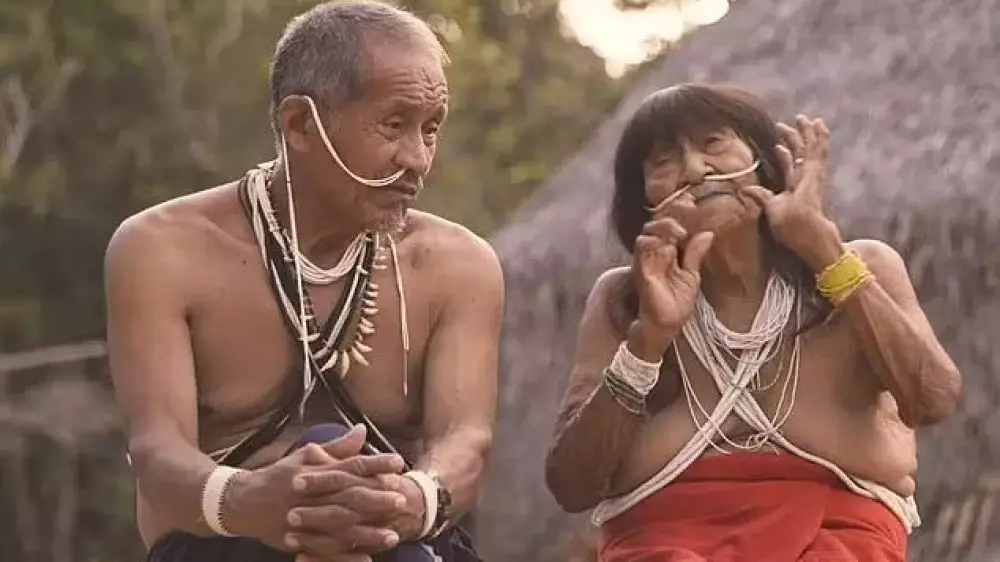 Удаленное племя аборигенов подсело на порно и соцсети, получив доступ к Интернету
