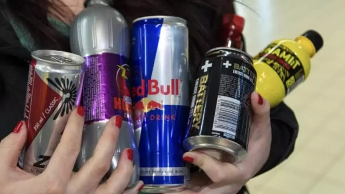 Энергетические напитки теперь под запретом: Мажилис ограничил продажу для молодежи