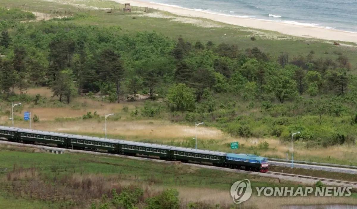 КНДР снес железную дорогу, соединяющую две Кореи