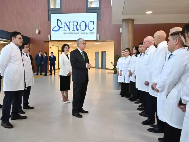 Президент посетил новый корпус Национального научного онкологического центра