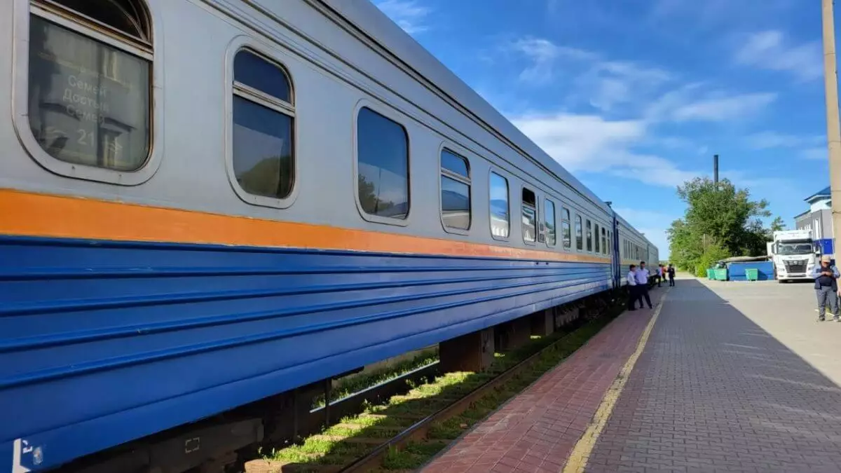 Из Семея запущен прямой поезд в курортную зону Алаколя