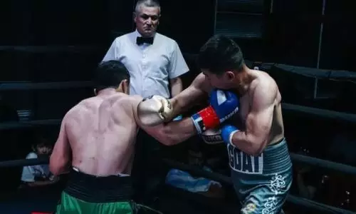 Нокаутом закончился бой Казахстан — Узбекистан в главном событии вечера бокса. Видео