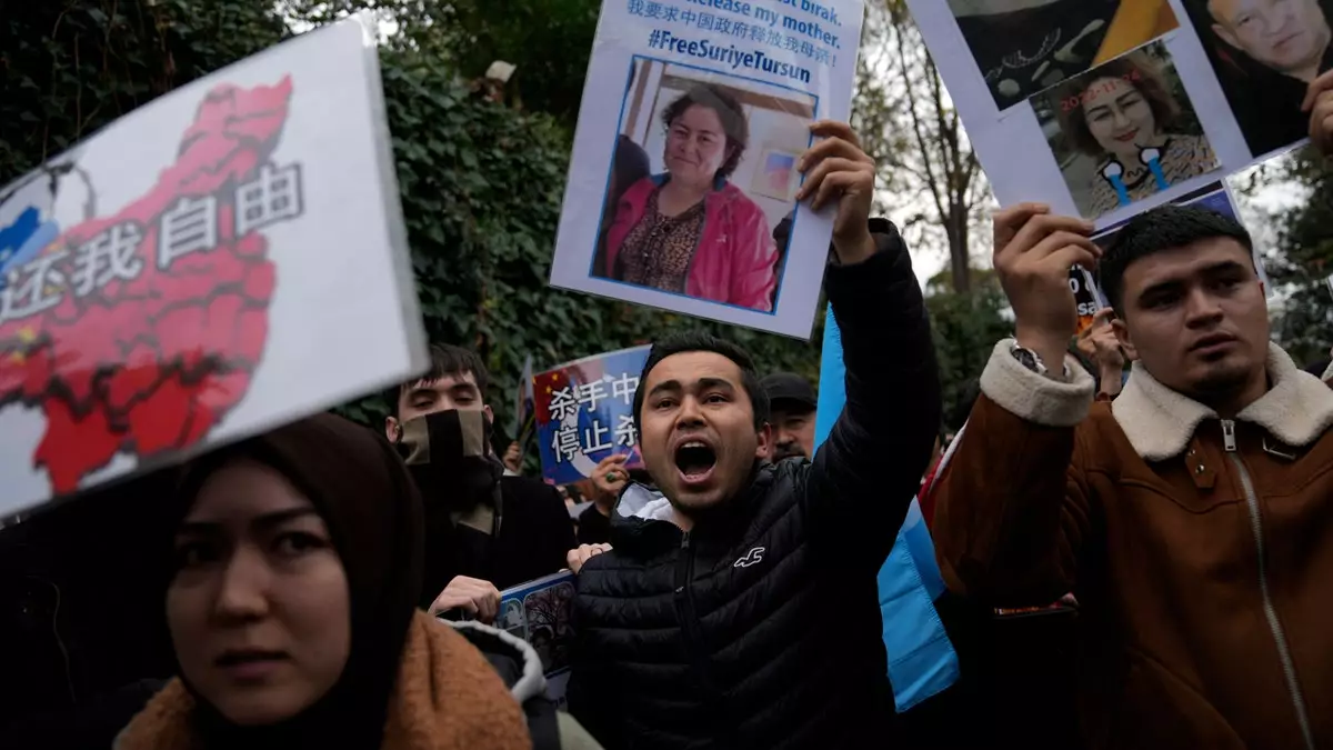 Министр иностранных дел Турции призвал Китай защитить права уйгуров-мусульман