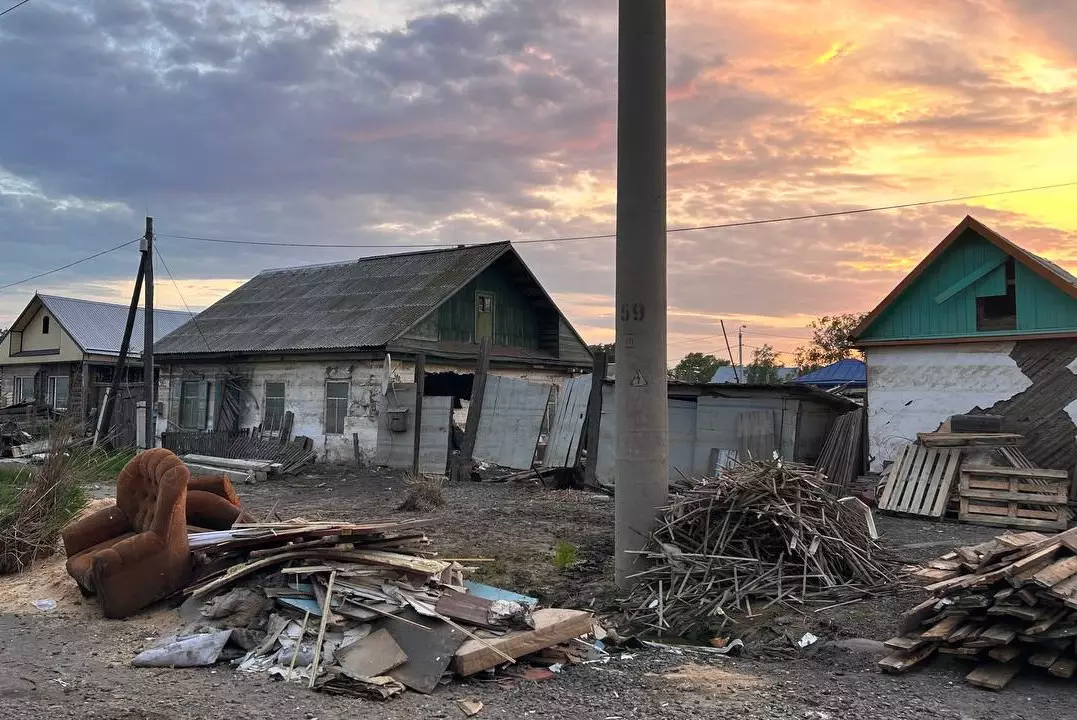 Жители разрушенного паводком микрорайона Петропавловска показали свои дома