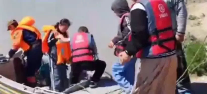 Паводковая ситуация: на лодках продолжают эвакуировать жителей Атырауской области