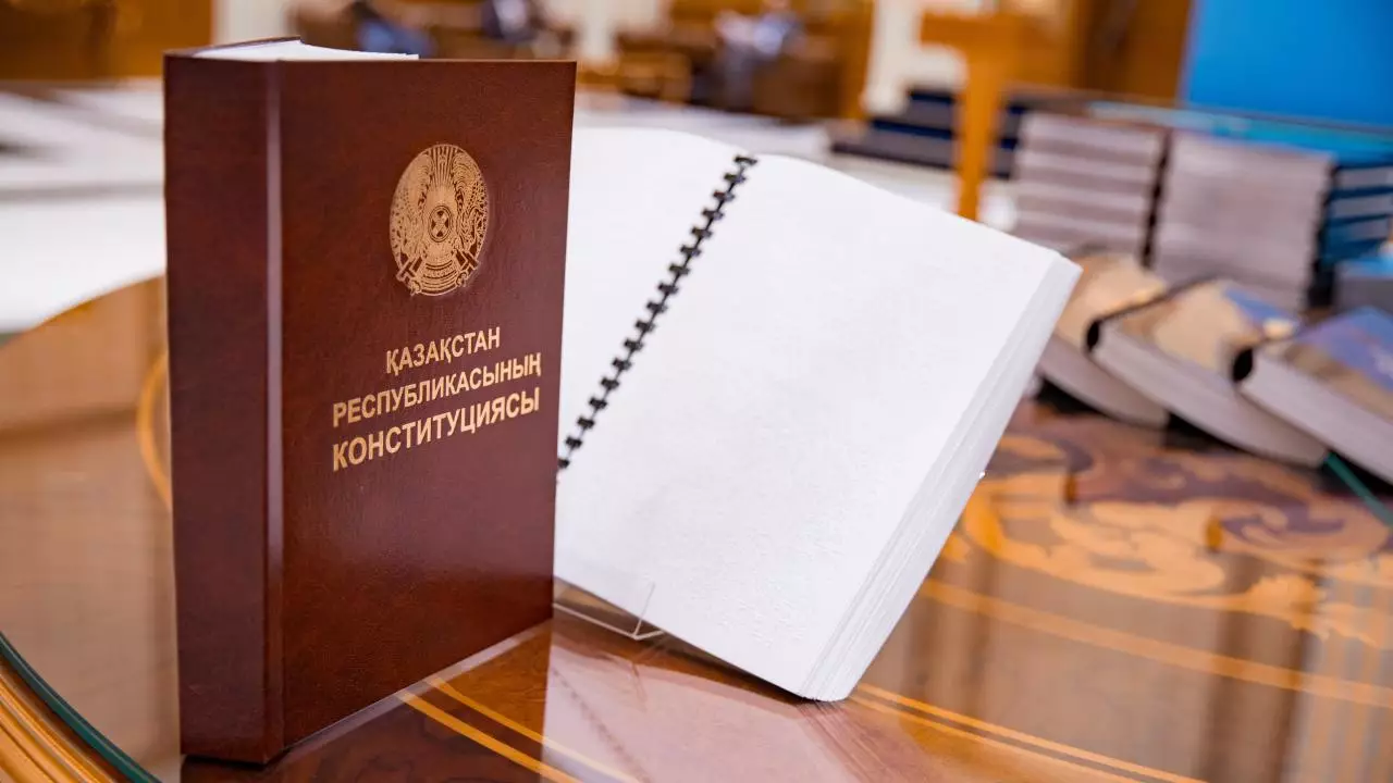 Конституцию Казахстана впервые издали на алфавите Брайля