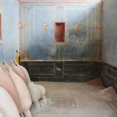 В Помпеях обнаружена голубая комната-святилище