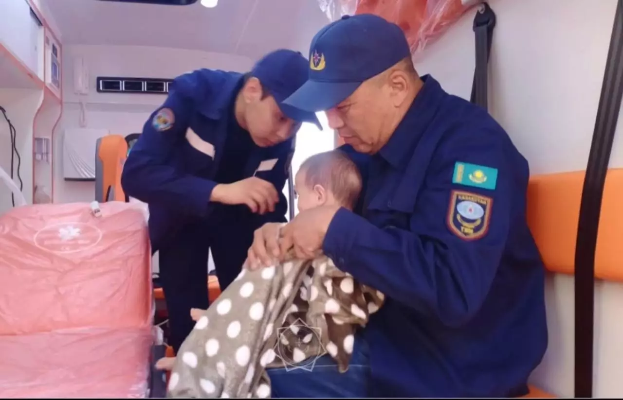 8-месячного малыша спасли от задымления в Атырау
