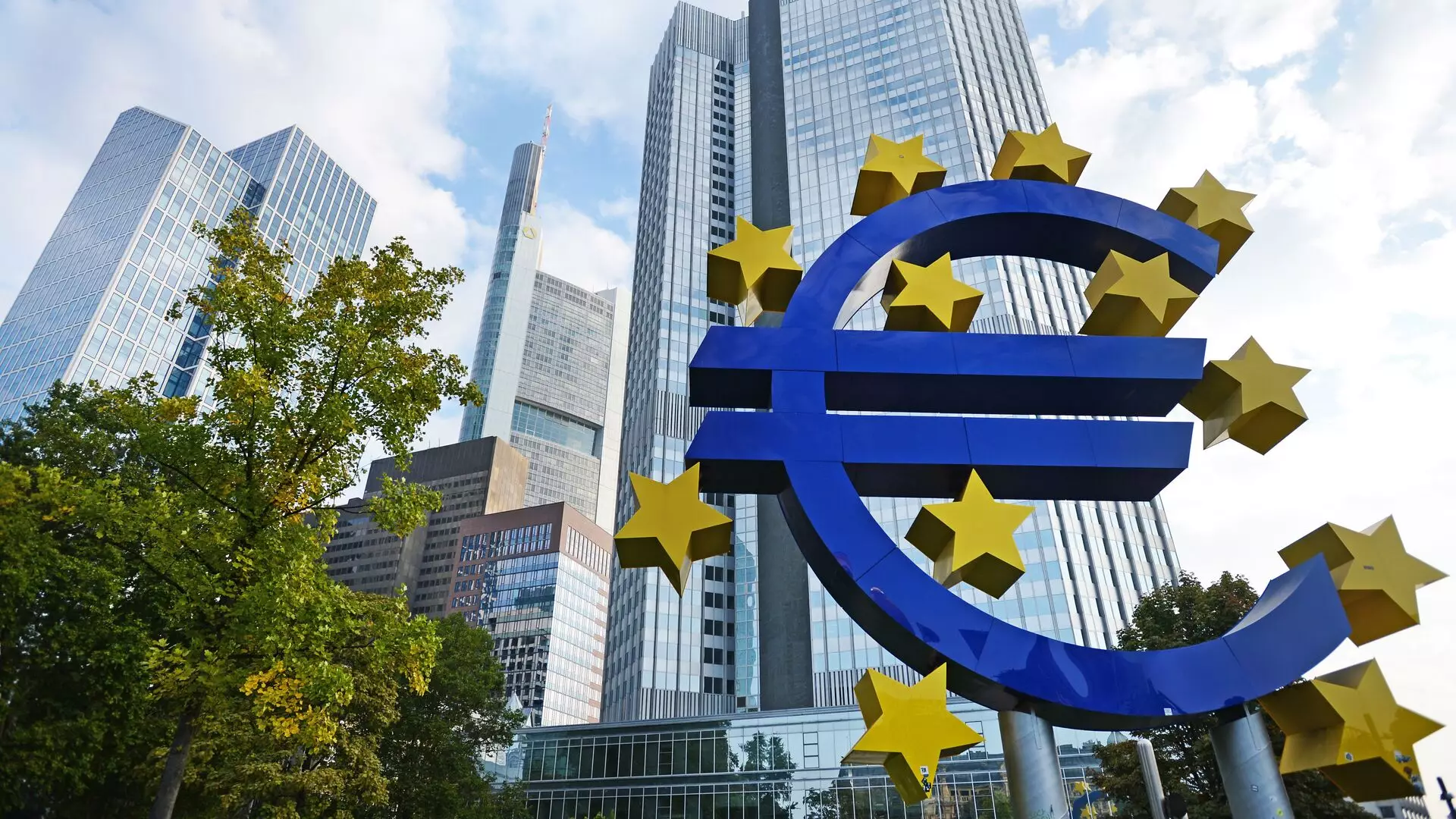 Европейский центробанк снижает базовую ставку впервые за пять лет