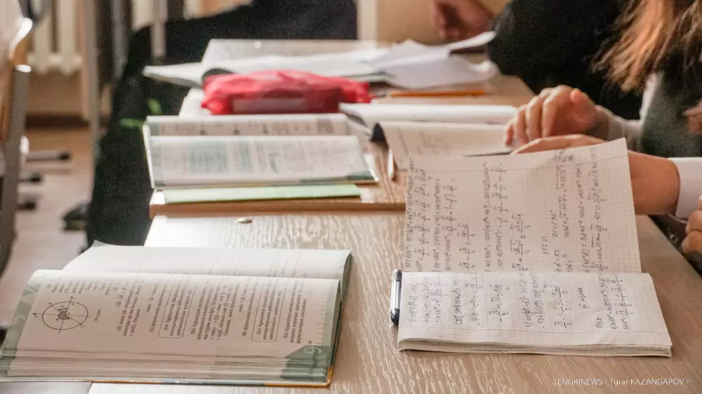 У казахстанских школьников в 2,5 раза больше предметов, чем в Японии и Канаде - сенатор