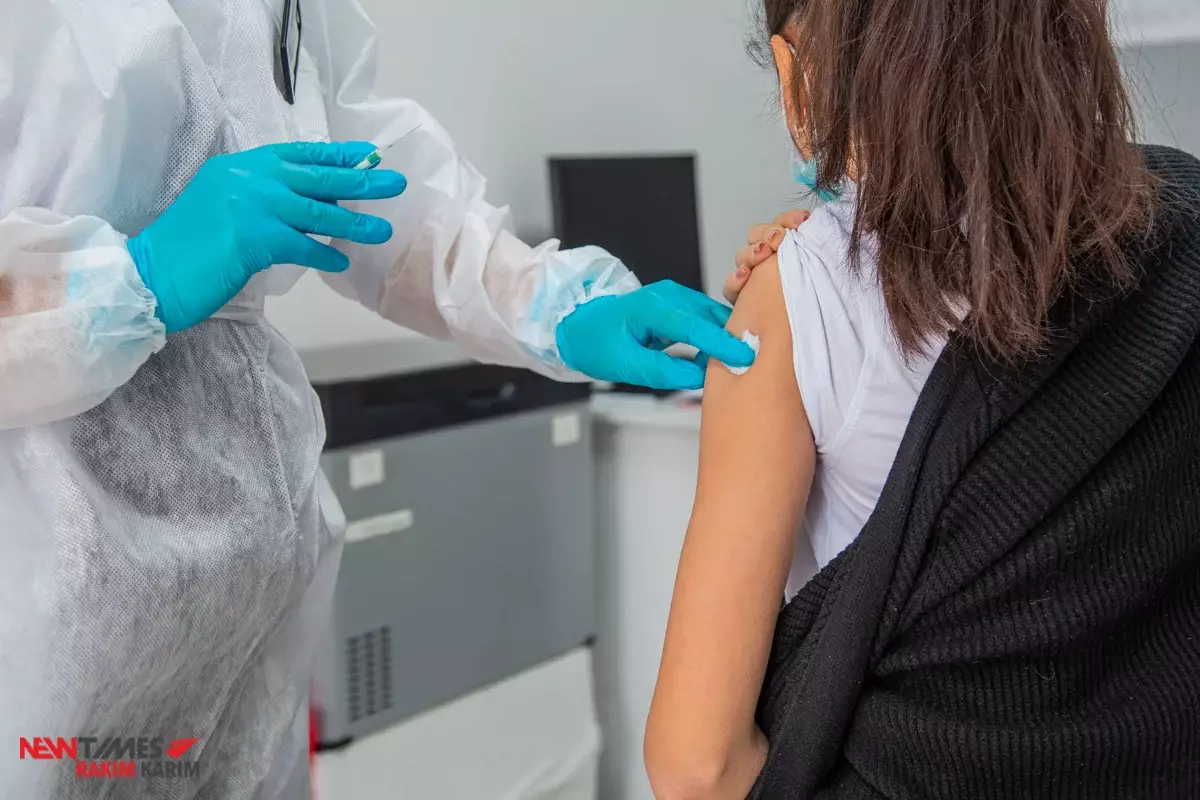 Вакцинировать 90% девочек в Казахстане призвали в ВОЗ
