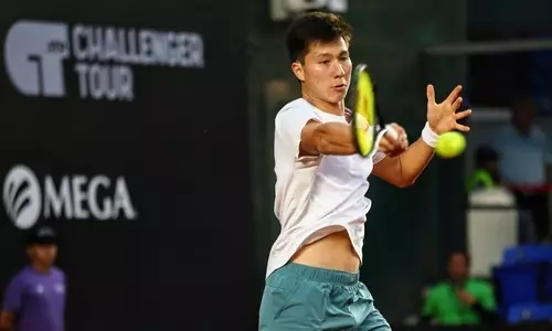 Казахстанский теннисист с 15 эйсами сотворил сенсацию на турнире в Великобритании