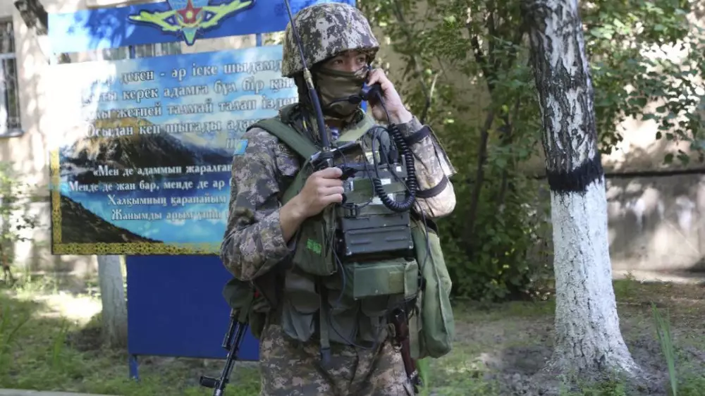 Вооруженные силы Казахстана подняли по тревоге: пройдут занятия