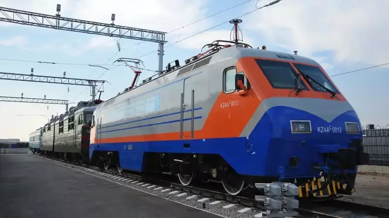 Cенатор о пассажирских перевозках в Казахстане: Билеты на поезд не достать даже за месяц до поездки