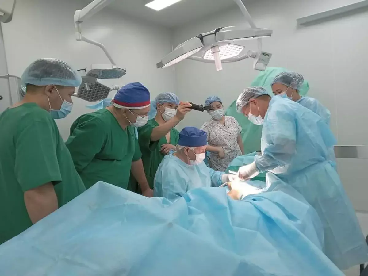 В Мангистау 15 детей с дефектами конечностей прооперировали российские врачи