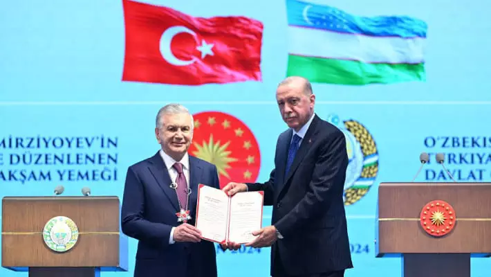 Эрдоган наградил Мирзиёева Орденом Турецкой Республики