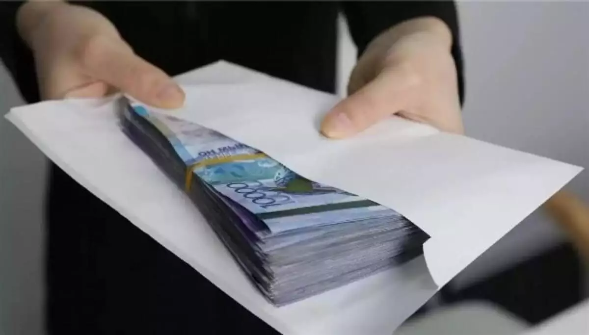 12 млн за пособничество в КНБ - мошенницу задержали при получении взятк