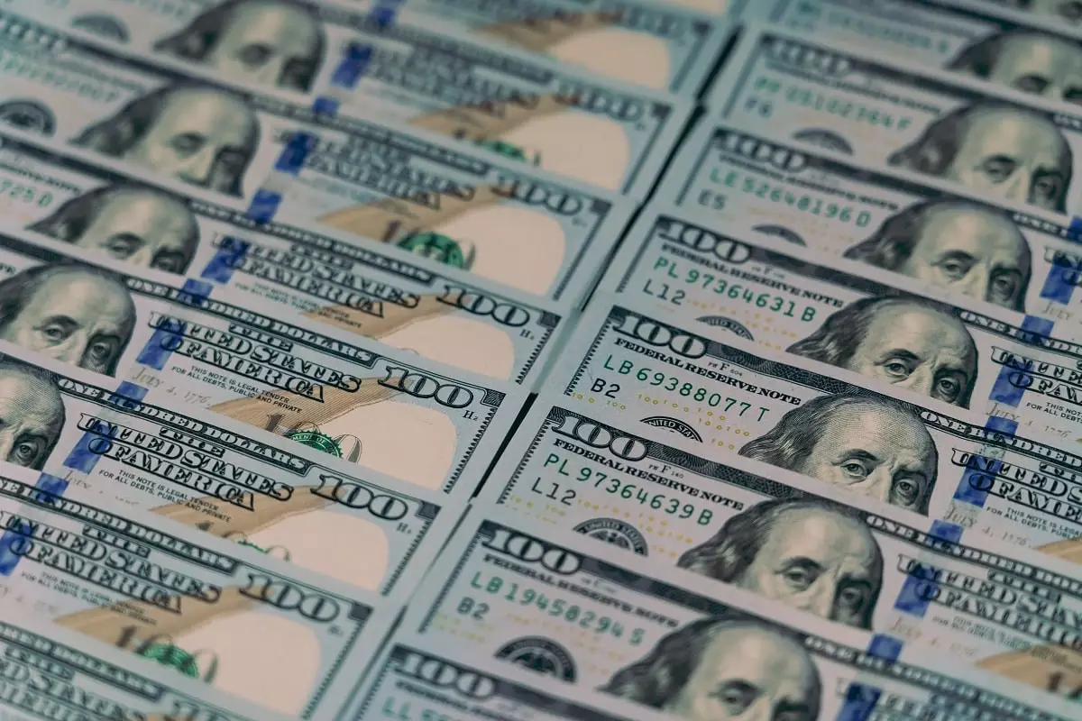 То снижаясь, то взлетая: что происходит с долларом в Казахстане