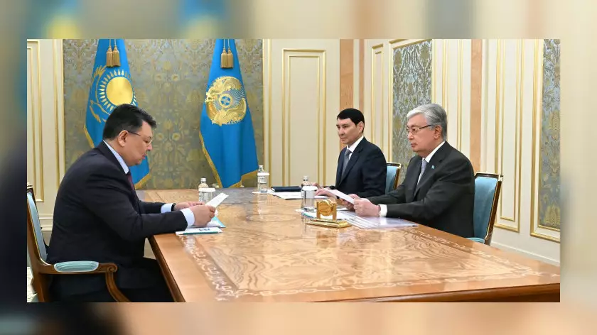 Бозумбаев рассказал Токаеву о работе Правительства по ликвидации последствий паводков