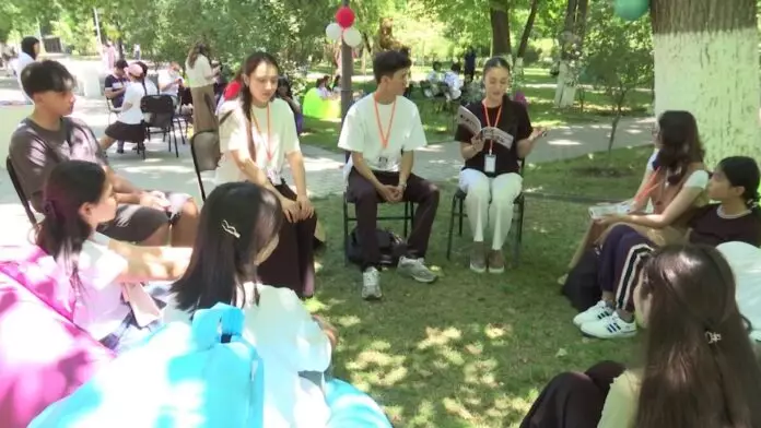 Бесплатные языковые курсы проходят в Центральном парке Шымкента