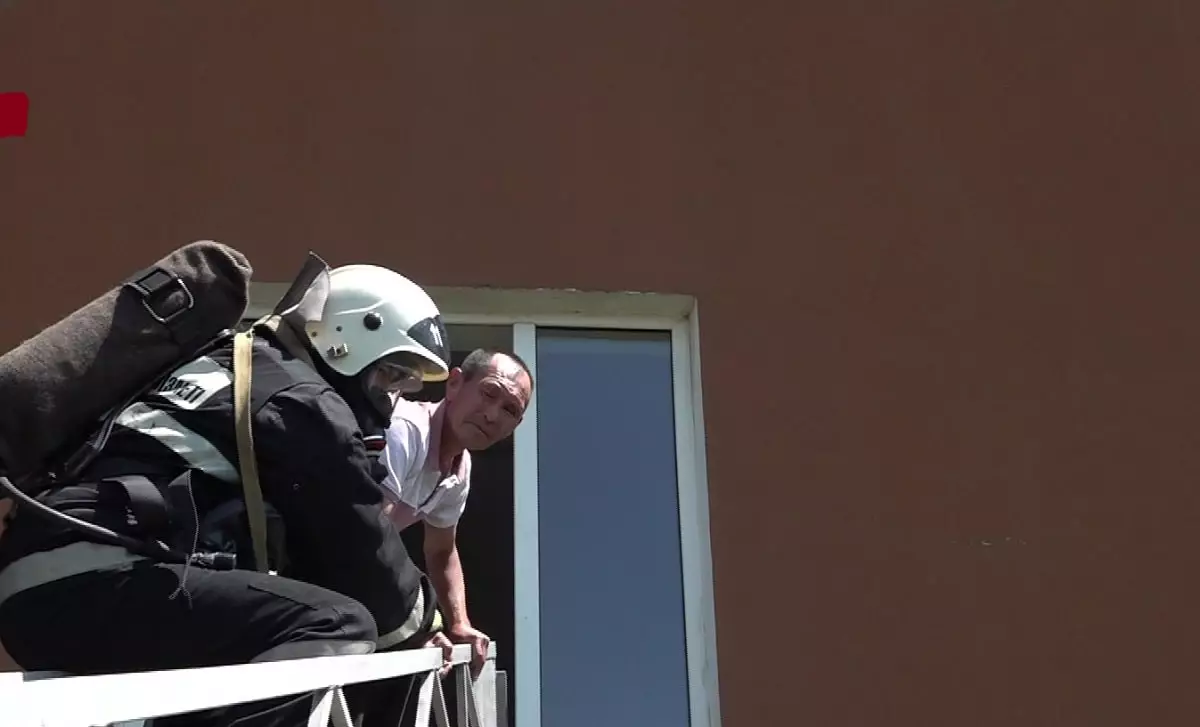 Спасатели ДЧС провели учения в алматинском Центре фтизиопульмонологии