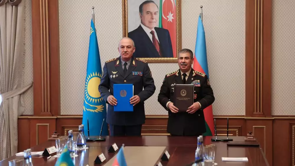 Министры обороны Казахстана и Азербайджана подписали соглашение в сфере военного сотрудничества