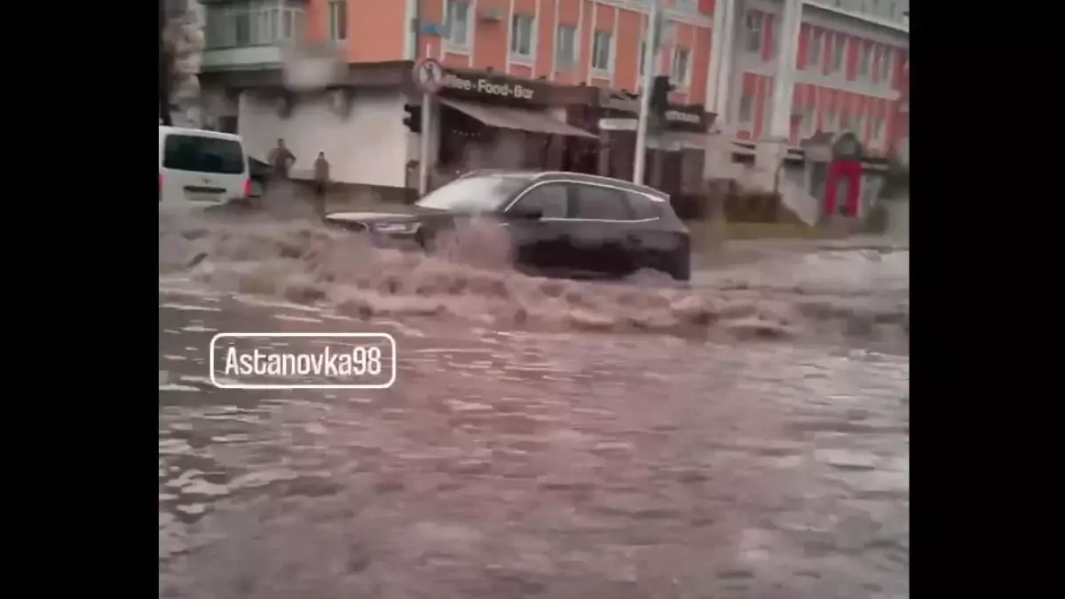 В Венецию превратилась столица Казахстана после дождя - видео