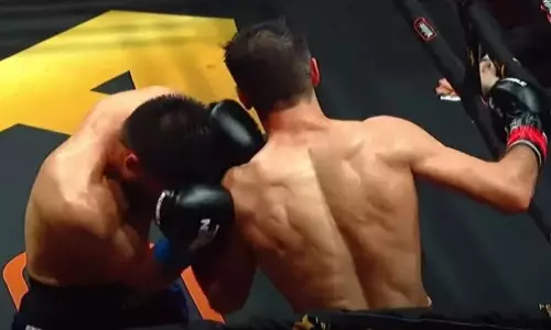 Нокдауном обернулся бой казахстанца с непобежденным российским боксером