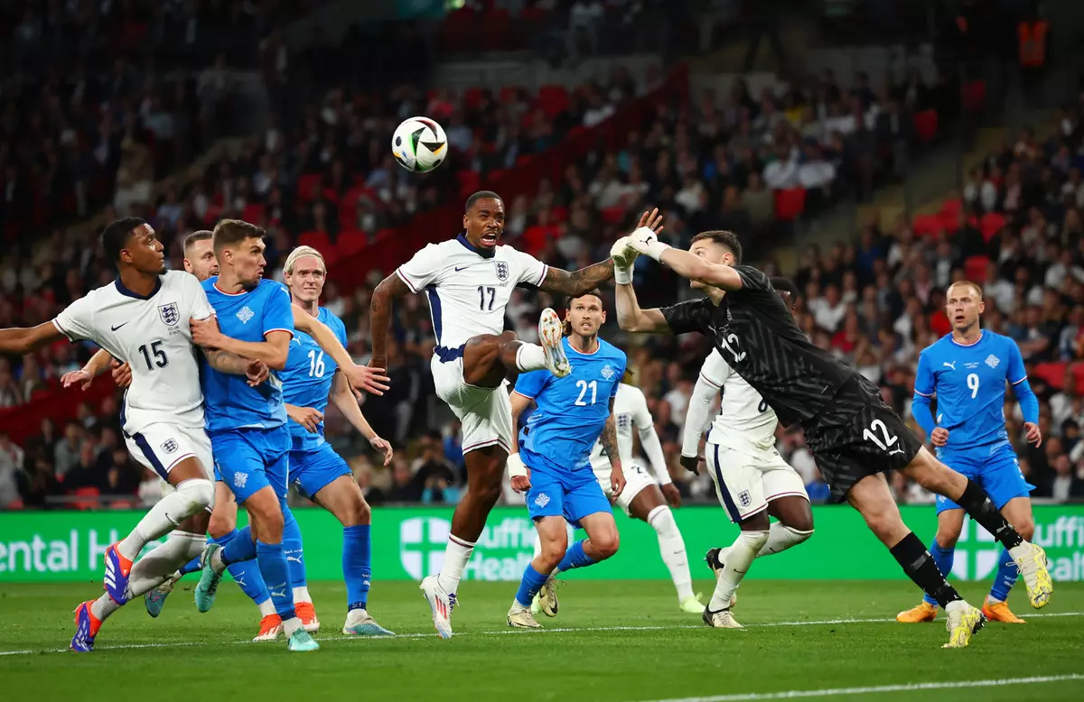 Англия сенсационно проиграла Исландии, Германия с трудом усмирила Грецию, Чехия забила семь Мальте