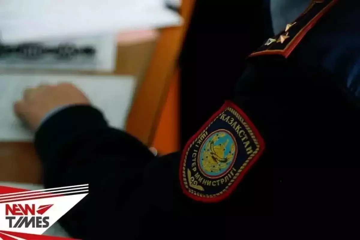 В Шымкенте водитель «прокатил» на капоте полицейского - видео