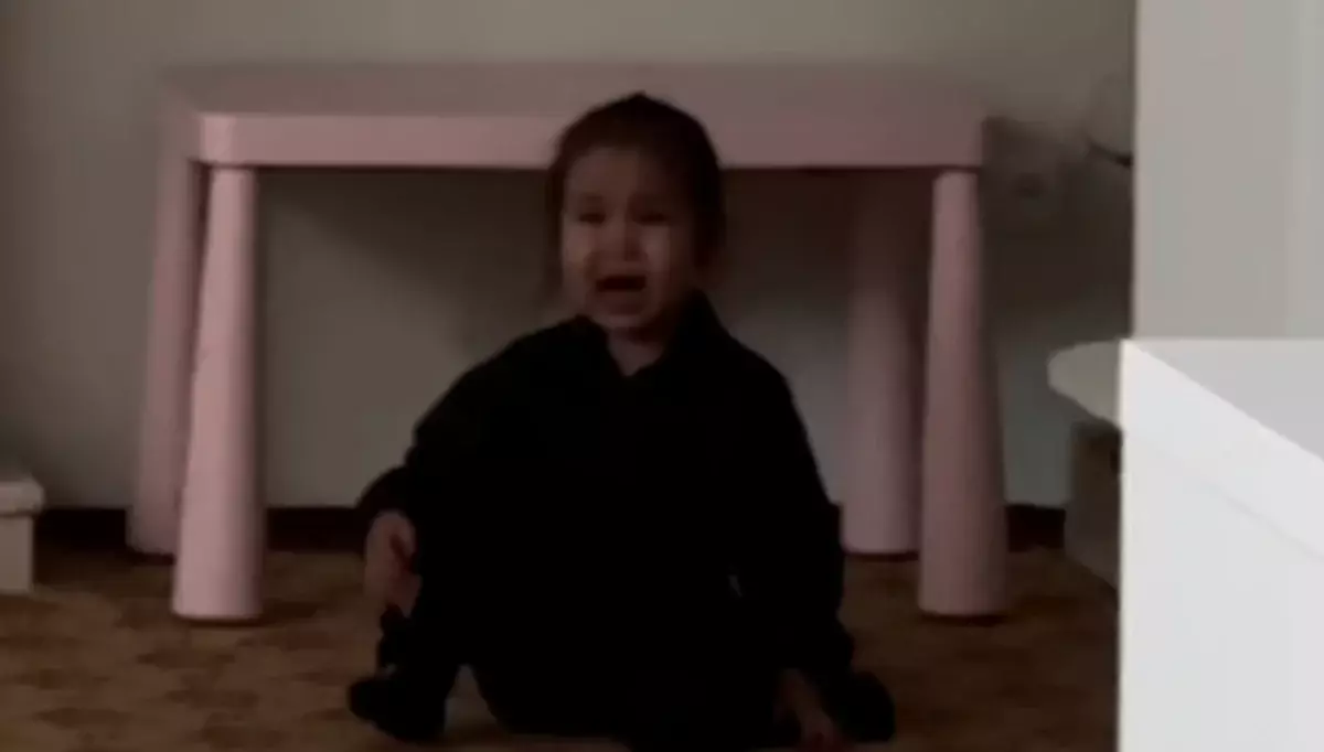 Малышка, которая не хочет уходить из садика домой, умилила казахстанцев
