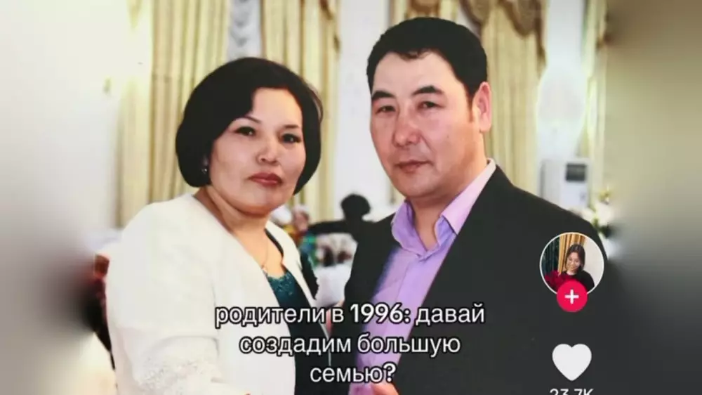 "Две пары двойняшек": казахстанка рассказала о семье, в которой девять детей