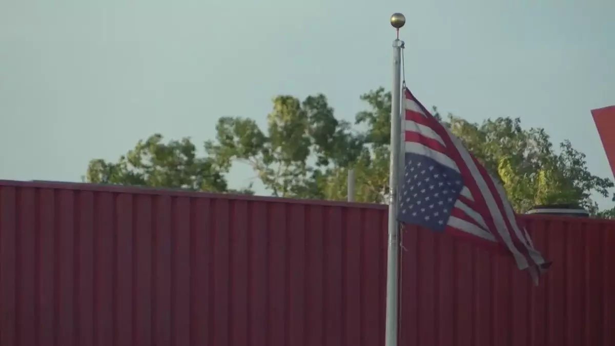 Тренер повесил над залом перевернутый флаг США. Американские военные в гневе