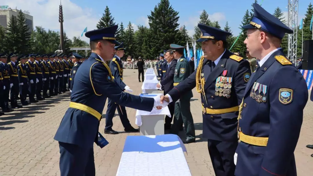 Торжественный выпуск курсантов Академии гражданской защиты состоялся в Кокшетау