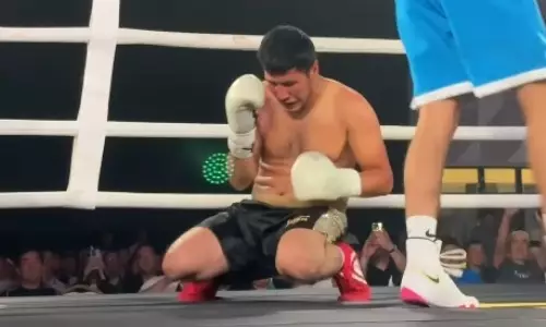 Тремя нокдаунами и нокаутом в первом раунде обернулся бой Казахстан — Узбекистан. Видео