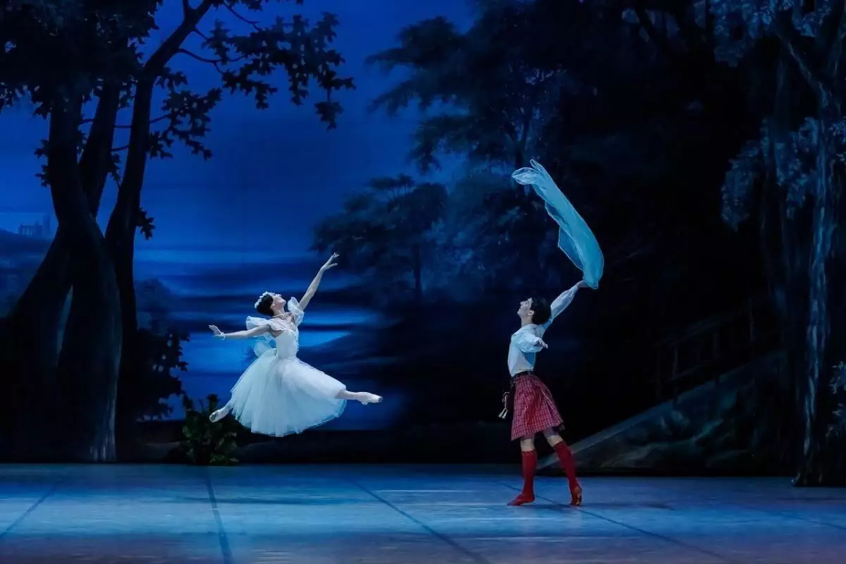 Грандиозной постановкой «Сильфиды» завершает сезон театр оперы и балета имени Абая (ВИДЕО)
