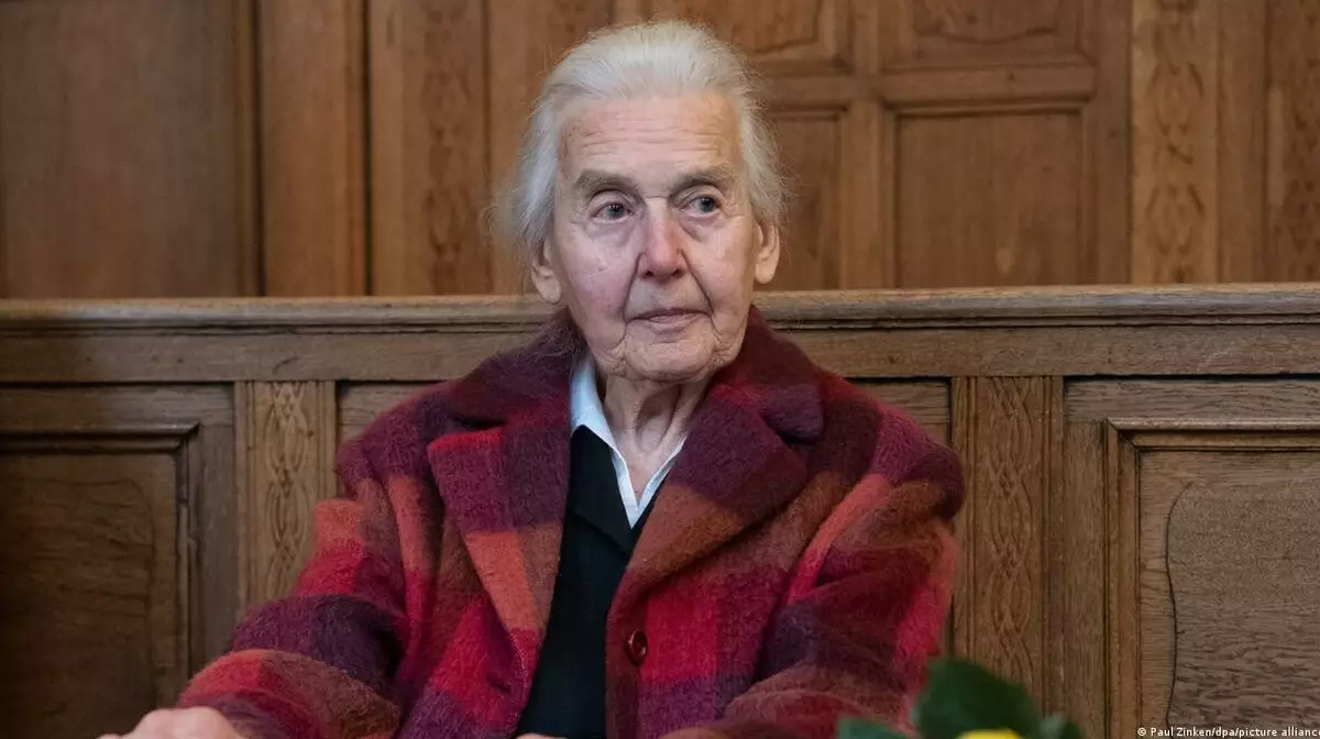 95 жастағы неміс Холокостты жоққа шығарушы сотқа қайта оралды
