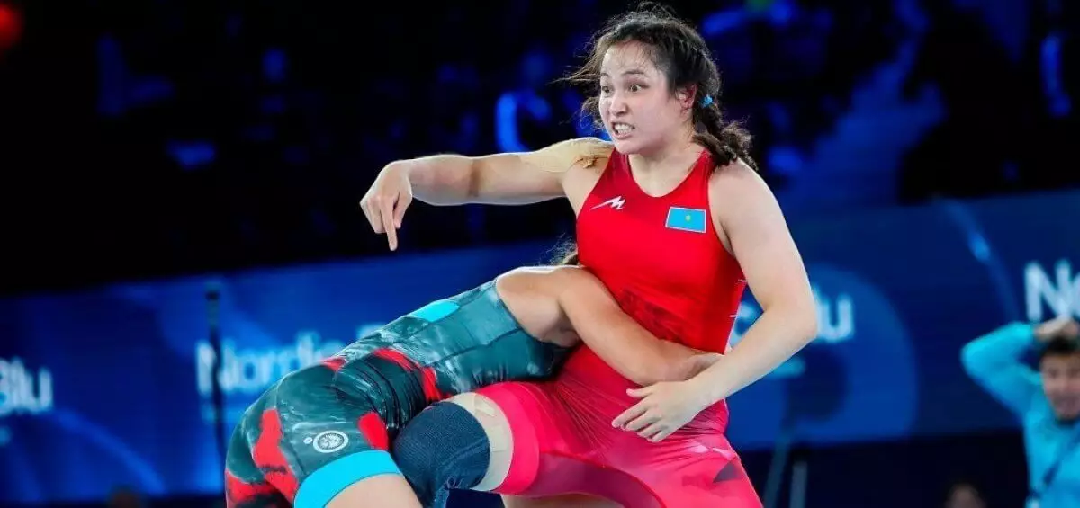 Казахстанка завоевала "золото" на турнире по женской борьбе в Будапеште