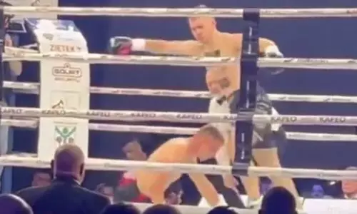 Непобежденный украинский боксер выиграл бой нокаутом за две минуты. Видео