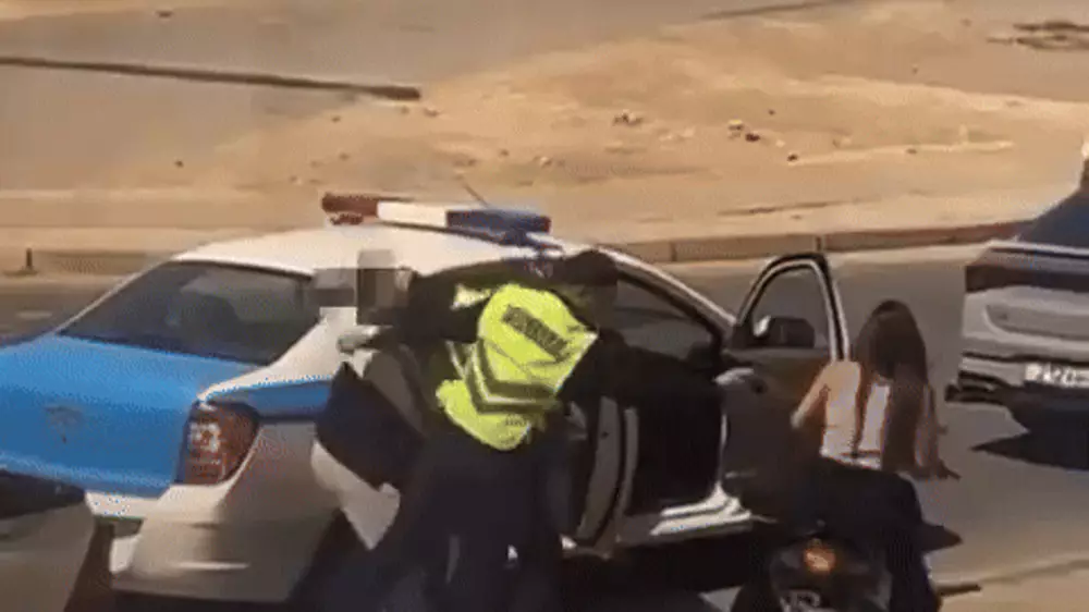 Сбежала от полиции: необычное задержание попало на видео в Актау