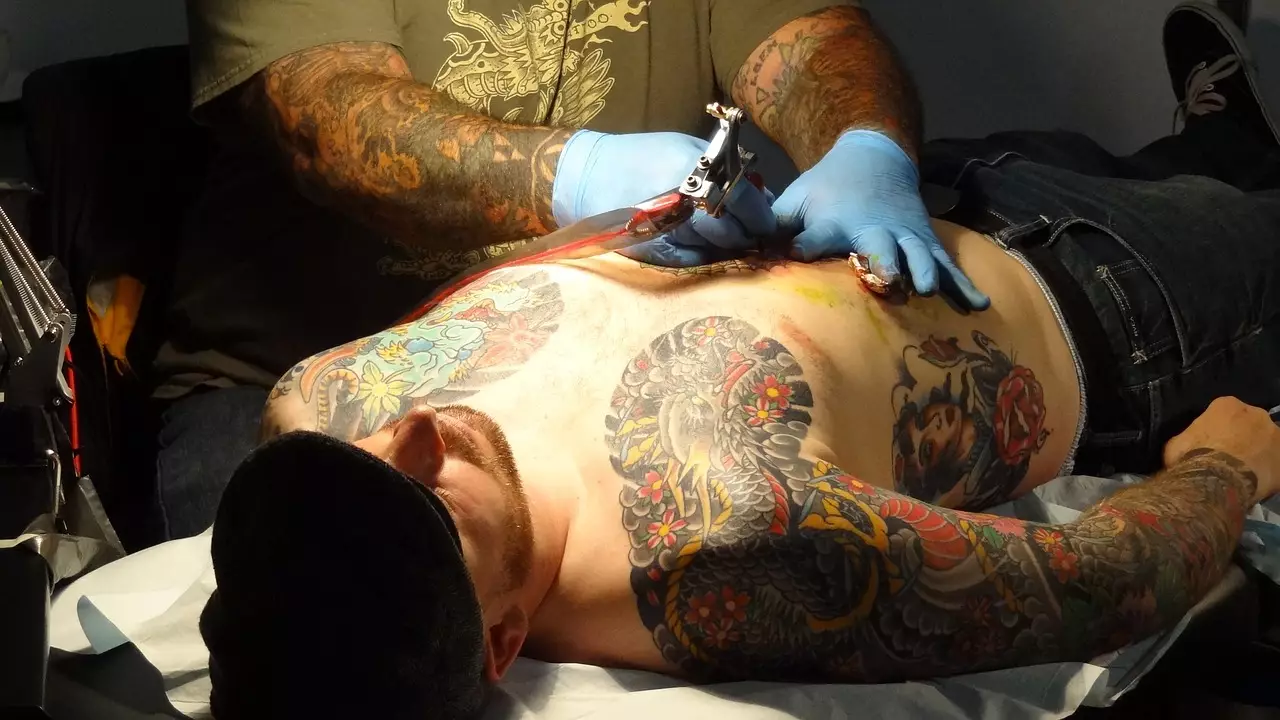Какими инфекциями можно заразиться при нанесении татуировок