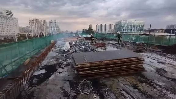 Астанада өрт сөндірушілер ЛРТ-дағы қызыл жалынды сөндіріп жатыр